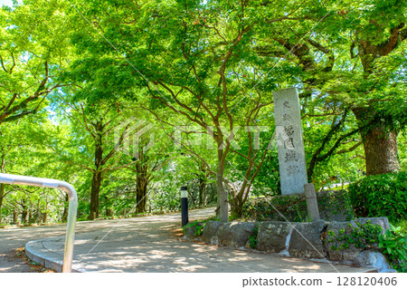 福岡城跡福岡城跡入口處的石碑 128120406