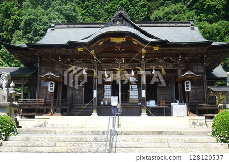 Kiyama Shrine in Kiyama, Maniwa City, Okayama Prefecture: worship hall 128120537