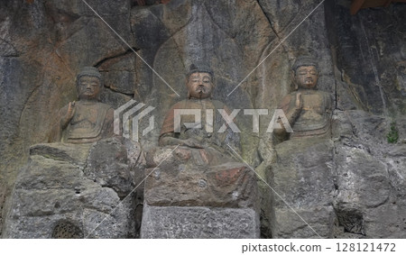 National Treasure Usuki Stone Buddhas, Hoki Stone Buddhas, First Group, Second Niche, Nyorai Triad 128121472