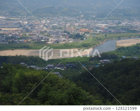 和歌山縣紀之川水果線的景色 和歌山縣紀之川水果線的景色 128121599