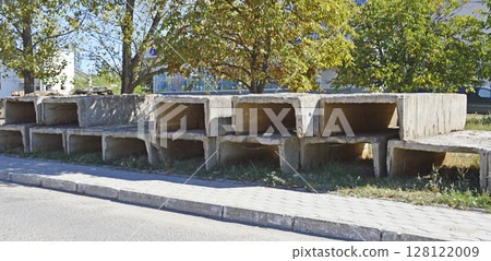 concrete structures for covering underground pipes and communications 128122009