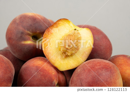 Fresh Peaches in a Pile. Natural Colorful Fruit 128122113