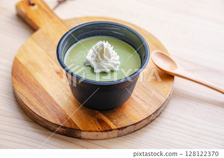 Matcha pudding topped with whipped cream 128122370