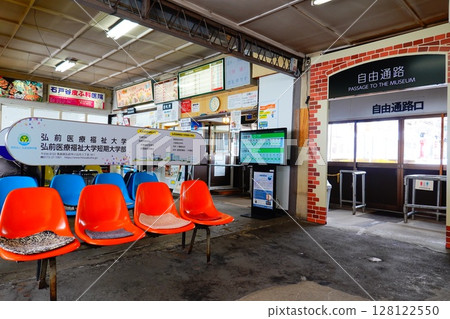 From the view of Chuo Hirosaki Station on the Konan Railway in Hirosaki City, Aomori Prefecture 128122550