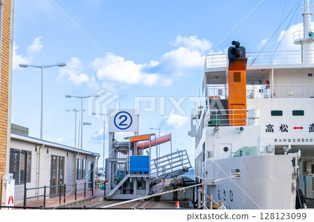 香川縣高松市 - 晴天的高松港 - 朝日 128123099