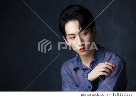 年輕人的肖像 128123152