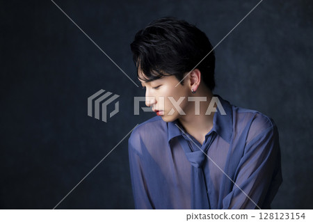 年輕人的肖像 年輕人的肖像 128123154