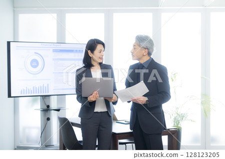 商務人士會議 128123205