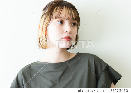 年輕女子美麗形象 128123480