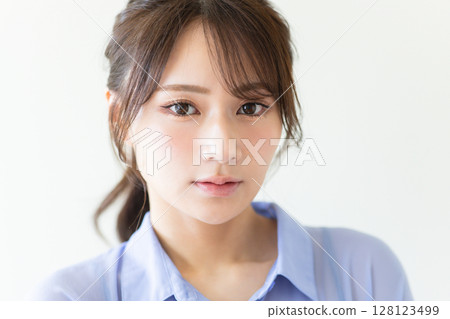 年輕女性的美麗形象 128123499