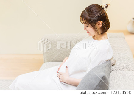 Maternity 128123508