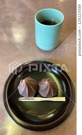 Delicious red bean mochi 128123589