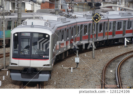 Direct to Seibu Ikebukuro Line: Tokyu Toyoko Line 4000 Series Train (F Kaikyu - 10-car train) 128124106
