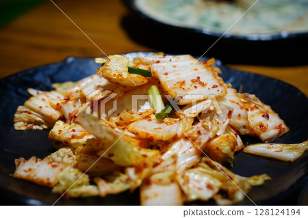 geotjeori, an unfermented Korean kimchi made with cabbage and a spicy chili pepper seasoning 128124194