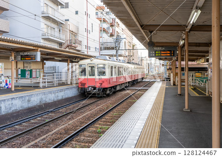 香川縣高松市高松琴平電鐵片原町月台 香川縣高松市高松琴平電鐵片原町月台 128124467