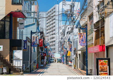 Dobuita Street Shopping District, Yokosuka City, Kanagawa Prefecture 128124543