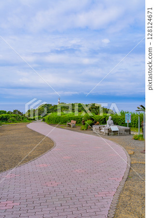 (Kagoshima Prefecture) Nagasaki-hana Ryugu Shrine Promenade and Lighthouse 128124671