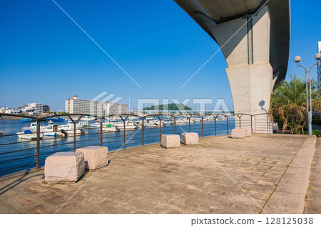 Kanazawa Hakkei, Yokohama City, Kanagawa Prefecture, the square under the Kanazawa Seaside Line 128125038