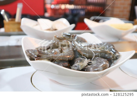 raw shrimp or shrimp or giant tiger shrimp for cook 128125295