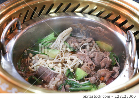 Sukiyaki ,suki or shabu pot and sliced beef or vegetable soup in the pot 128125300