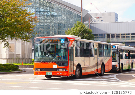 Kanazawa Station East Exit Kenrokuen Exit Bus Stop Station JR West Japan JR Kanazawa Station Tsuzumi Gate 128125773