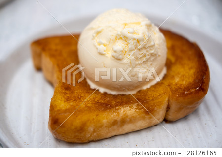 Vanilla ice-cream on the toast, served on plate Vanilla ice-cream on the toast, served on plate 128126165