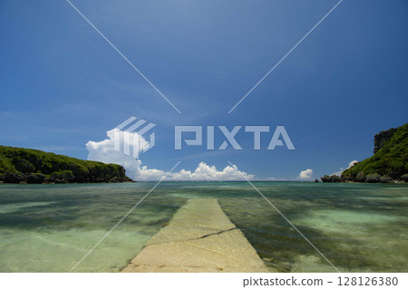 Beautiful Ukun Beach (side) on Miyagi Island, Okinawa Prefecture Beautiful Ukun Beach (side) on Miyagi Island, Okinawa Prefecture 128126380