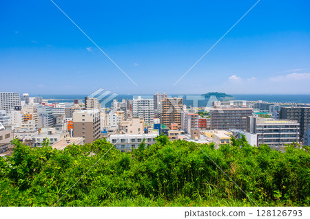 從神奈川縣橫須賀市平和中央公園看到的橫須賀市景觀 從神奈川縣橫須賀市平和中央公園看到的橫須賀市景觀 128126793