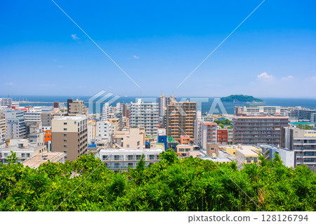 從神奈川縣橫須賀市平和中央公園看到的橫須賀市景觀 從神奈川縣橫須賀市平和中央公園看到的橫須賀市景觀 128126794