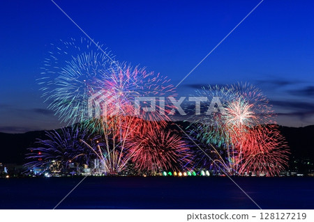 Lake Biwa Fireworks Festival (Otsu City, Shiga Prefecture) lights up the summer night sky Lake Biwa Fireworks Festival (Otsu City, Shiga Prefecture) lights up the summer night sky 128127219