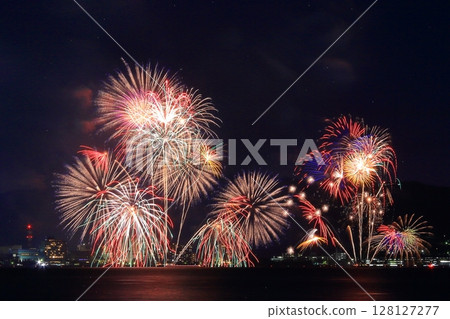 Lake Biwa Fireworks Festival (Otsu City, Shiga Prefecture) lights up the summer night sky 128127277