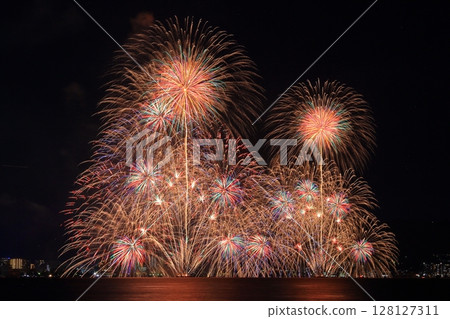 Lake Biwa Fireworks Festival (Otsu City, Shiga Prefecture) lights up the summer night sky Lake Biwa Fireworks Festival (Otsu City, Shiga Prefecture) lights up the summer night sky 128127311
