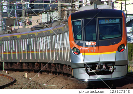 [F] Tokyo Metro Fukutoshin Line 17000 Series Train (Local train - 8-car train: Direct to Seibu Ikebukuro Line) 128127348