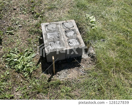 Foundation made of concrete cinder blocks 128127839