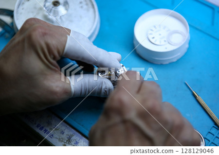 Repairing a wristwatch. Watch repair Repairing a wristwatch. Watch repair 128129046