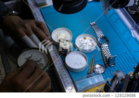 Repairing a wristwatch. Watch repair 128129086