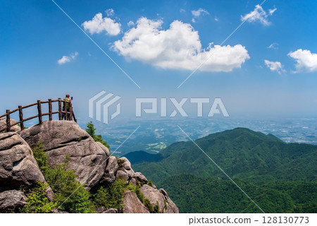 夏天的御在所山“富士三岩展望台” 128130773