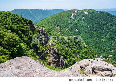 Mt. Gozaisho in summer "Panorama from the top of the mountain" 128130855