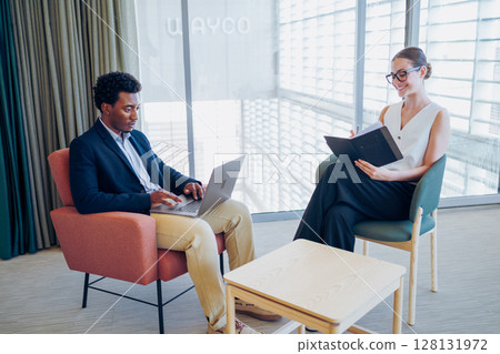 Engaging in a Collaborative Meeting within a Modern Workspace Environment with Purposeful Dialogue 128131972