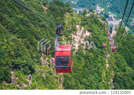 Gozaisho Ropeway in Summer "View from inside the gondola" Gozaisho Ropeway in Summer "View from inside the gondola" 128132005
