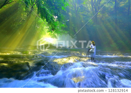 Kikuchi Valley with beautiful rays of light (Kikuchi City) 128132914