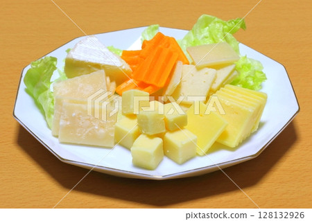 6 kinds of imported cheese (Gouda, Mimolette, Cheddar, etc.) 128132926