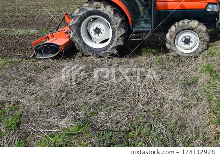 Agricultural machinery tractor 128132928
