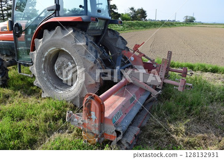 Agricultural machinery tractor 128132931