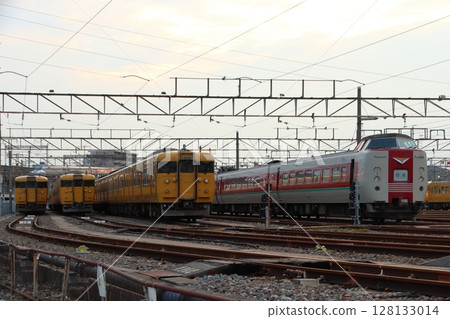 下關一般車輛工廠岡山電鐵支部的清晨 下關一般車輛工廠岡山電鐵支部的清晨 128133014