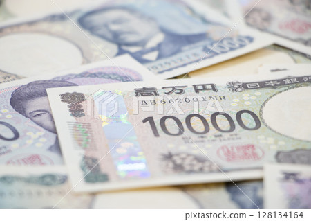 鈔票 鈔票 128134164