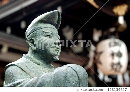 上京區晴明神社的安倍晴明雕像（京都） 128134237