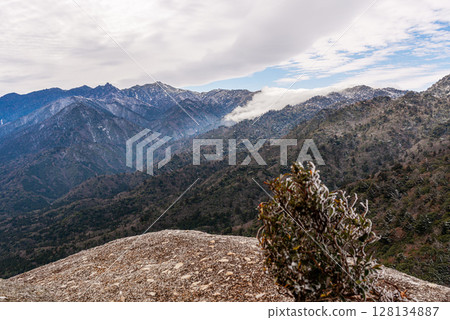Taiko Rock, Yakushima, Offshore Alps (Winter) Taiko Rock, Yakushima, Offshore Alps (Winter) 128134887