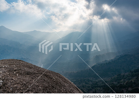 Rays of light Taiko Rock Yakushima, offshore Alps (winter) 128134980