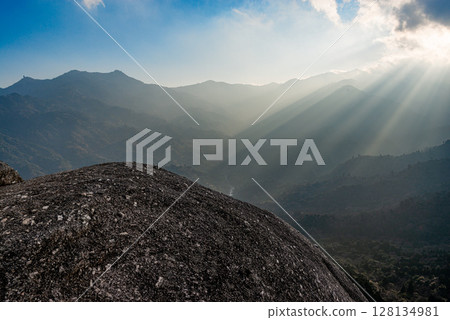 Rays of light Taiko Rock Yakushima, offshore Alps (winter) 128134981